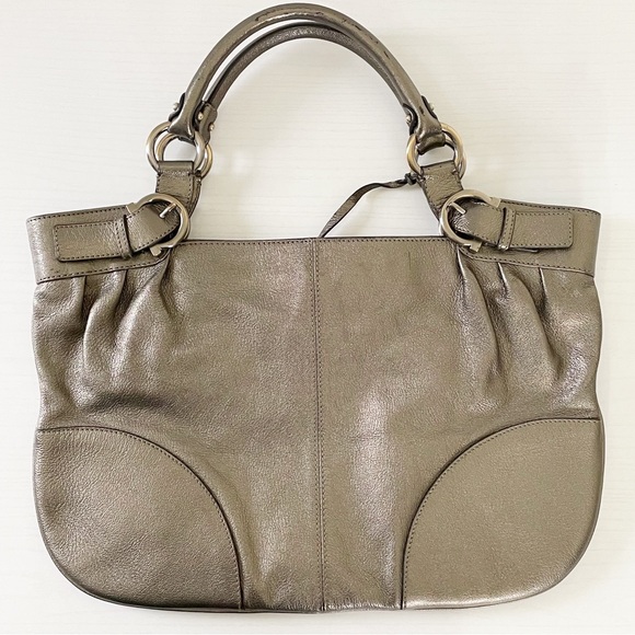 Salvatore Ferragamo metallic leather Gancini shoulder bag - Picture 2 of 11
